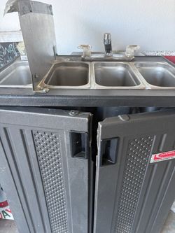 Portable sink food service