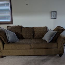 Beautiful Decorative Brown Couch With Throw Pillows Make Offer 