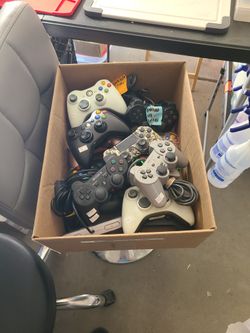 BROKEN CONTROLLERS $10 EACH