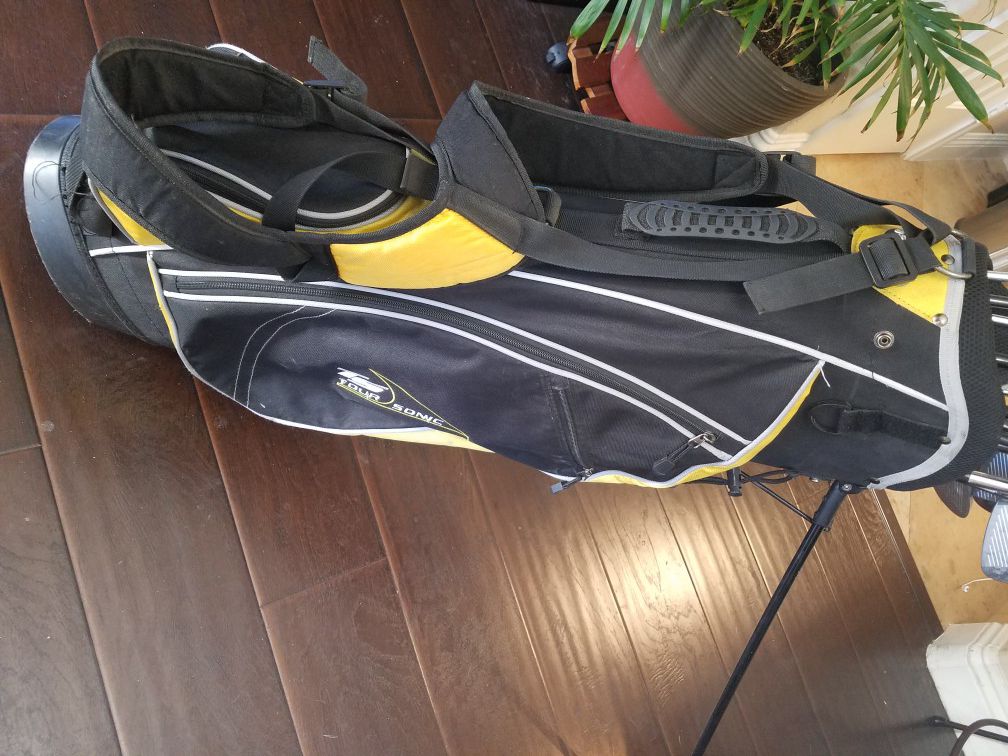 Tour Sonic golf bag and golf club set