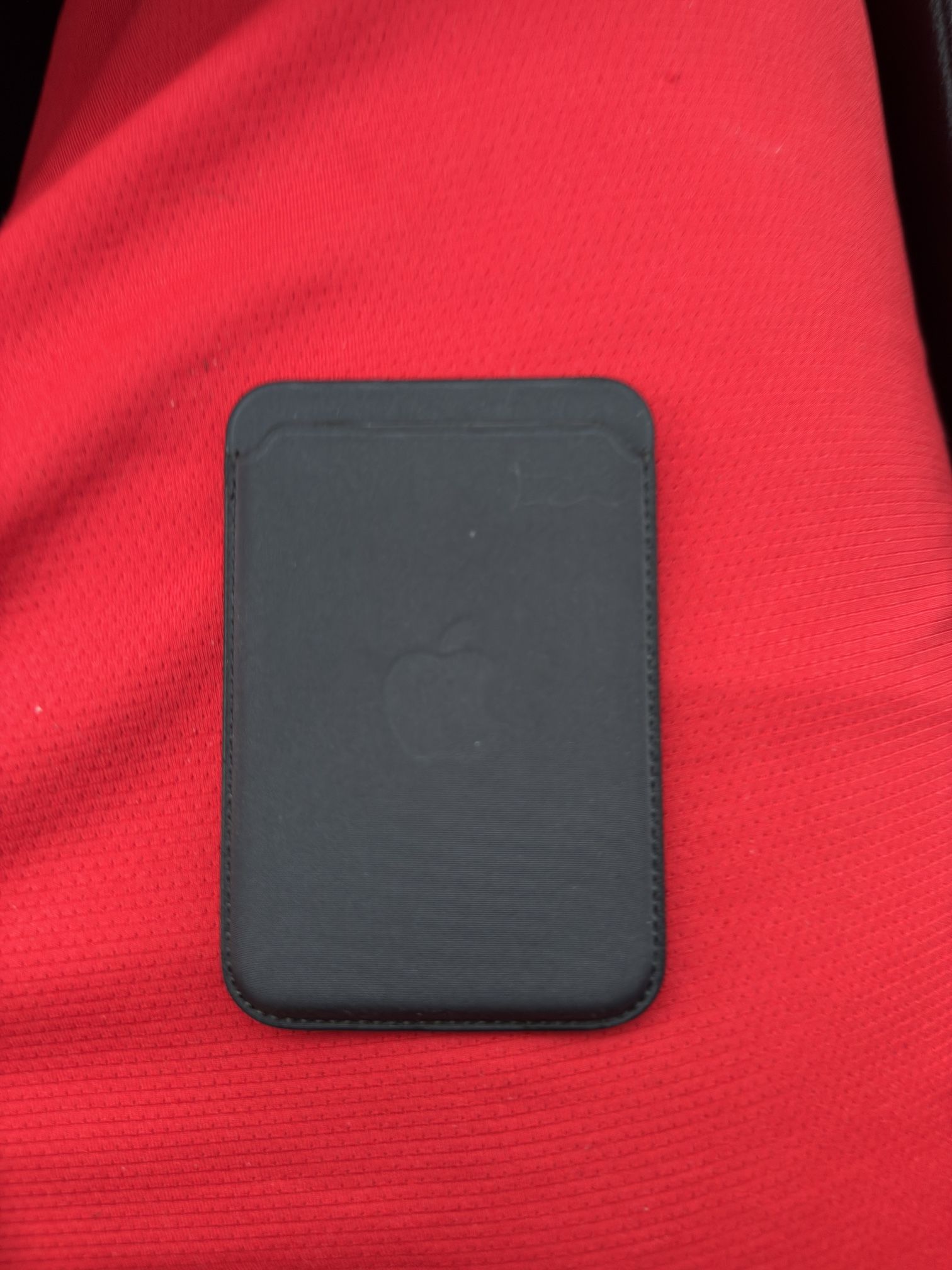 Brand New Apple Wallet (MagSafe).