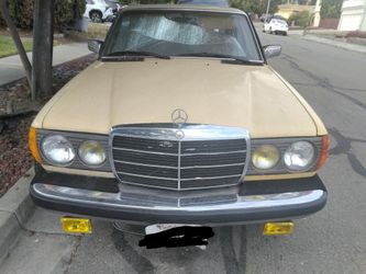 1980 Mercedes-Benz 200