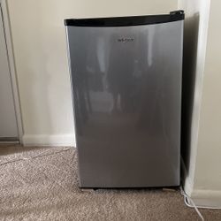 Small Refrigerator (1year Old)