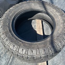 Lt275/70R18