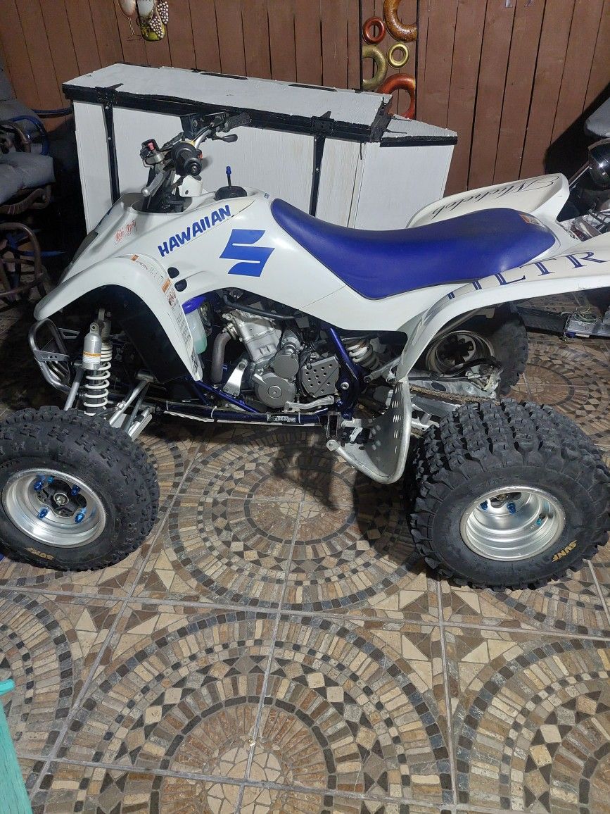 Suzuki 2006 En Buenas Condiciones  Fuerte Motor 400cc No Titulo