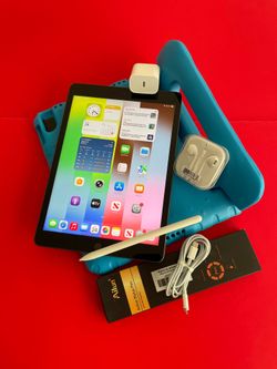 Apple IPad 8th Generation (10.2” Retina/ Latest iOS 26 / 2020 model) 32GB with kids case, Pen & Accessories