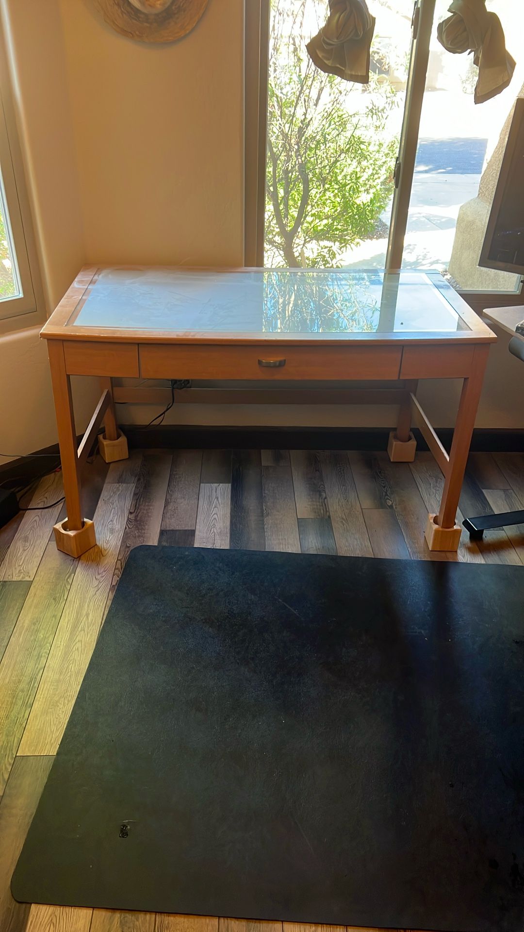 Free Desk