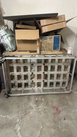 Heavy Duty Metal Grid Panel / Gate to go on the back of a car for storage