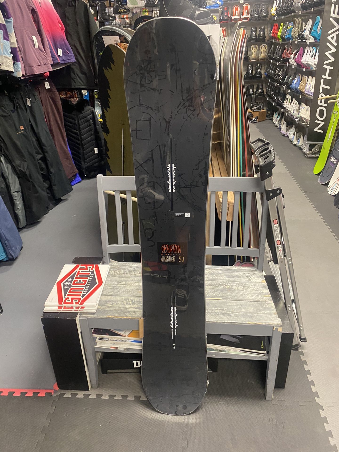 new Burton amplifier 157 snowboard