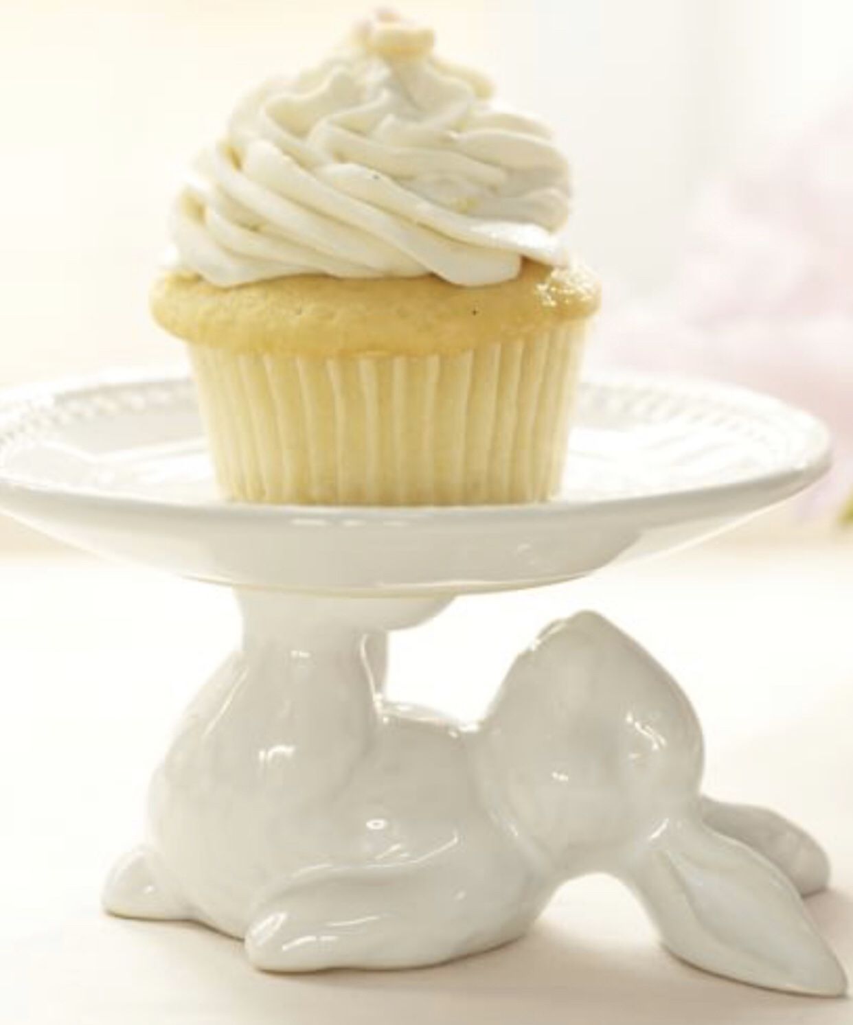 RARE! Pottery Barn Cupcake Bunny Plate - Set of 4 -Collectors Item!