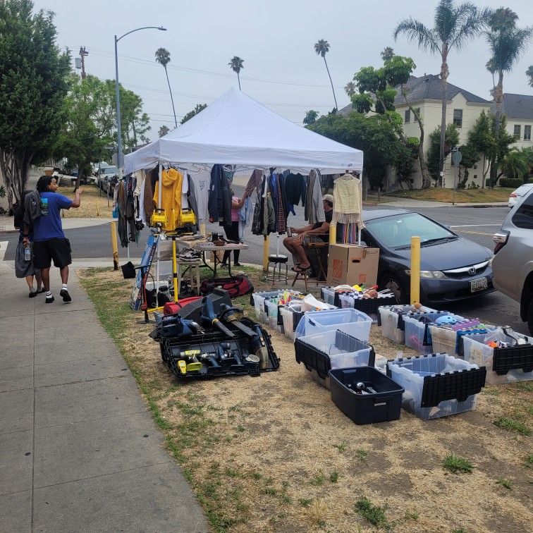 Multi Family Sidewalk sale Koreatown (Koreatown