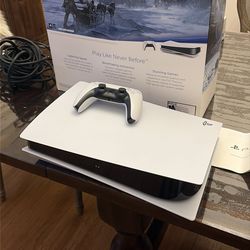PS5 Disc 825GB – Like New – Complete w/ Box – 1 Controller – God of War Bundle