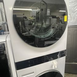 Lg twin tower Front loader Washer And Gas Dryer Stackable New Open Box 
