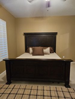 King Bedroom Set w/ Mirrored Dresser and Nightstand