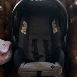 carseat with base 