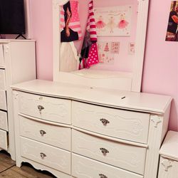 Girls Bedroom Makeover