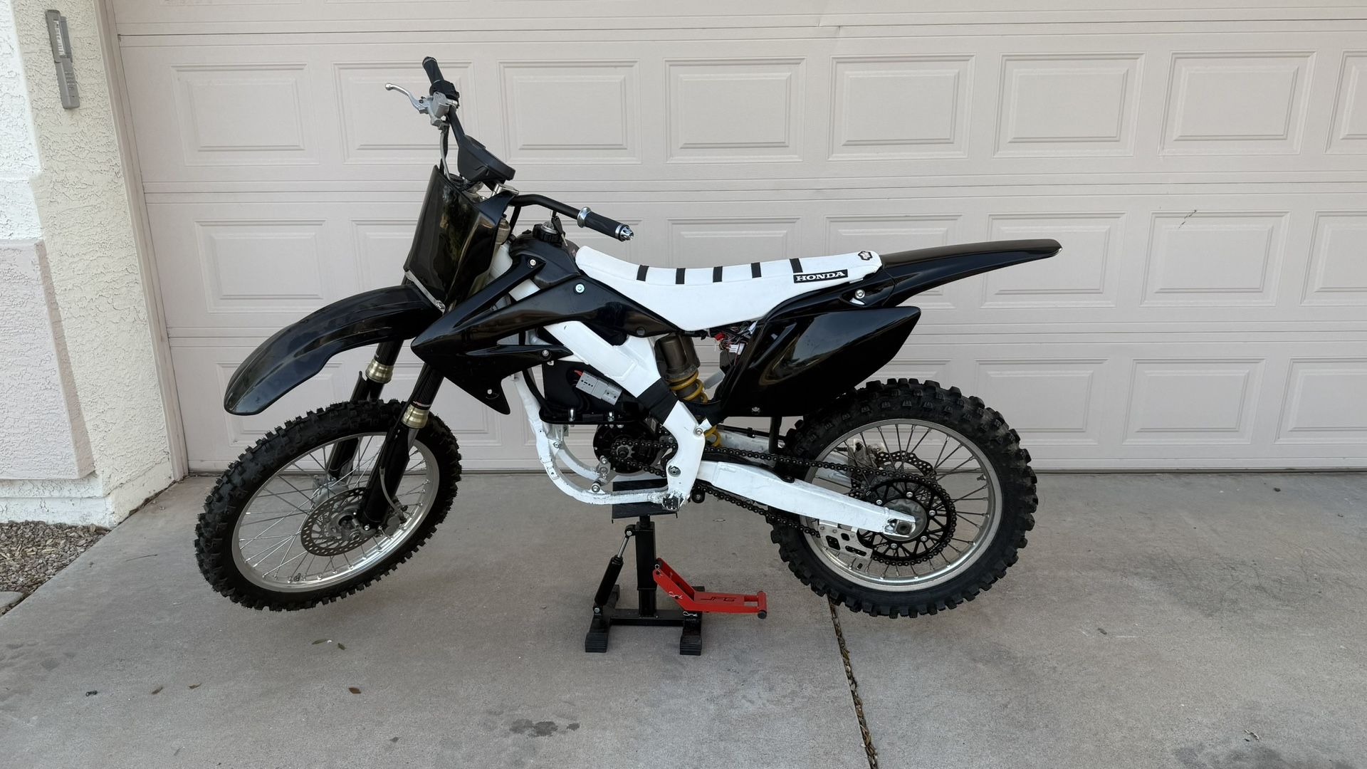 Full Electric 72v QS138 90H brushless dirt bike CRF250r frame. Or trade off second amendments.