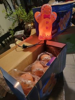 GINGERBREAD MEN Christmas Decoration