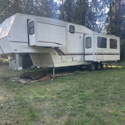 1996 Alpenlite. DL 32  Ft Long With 2 Slides One…