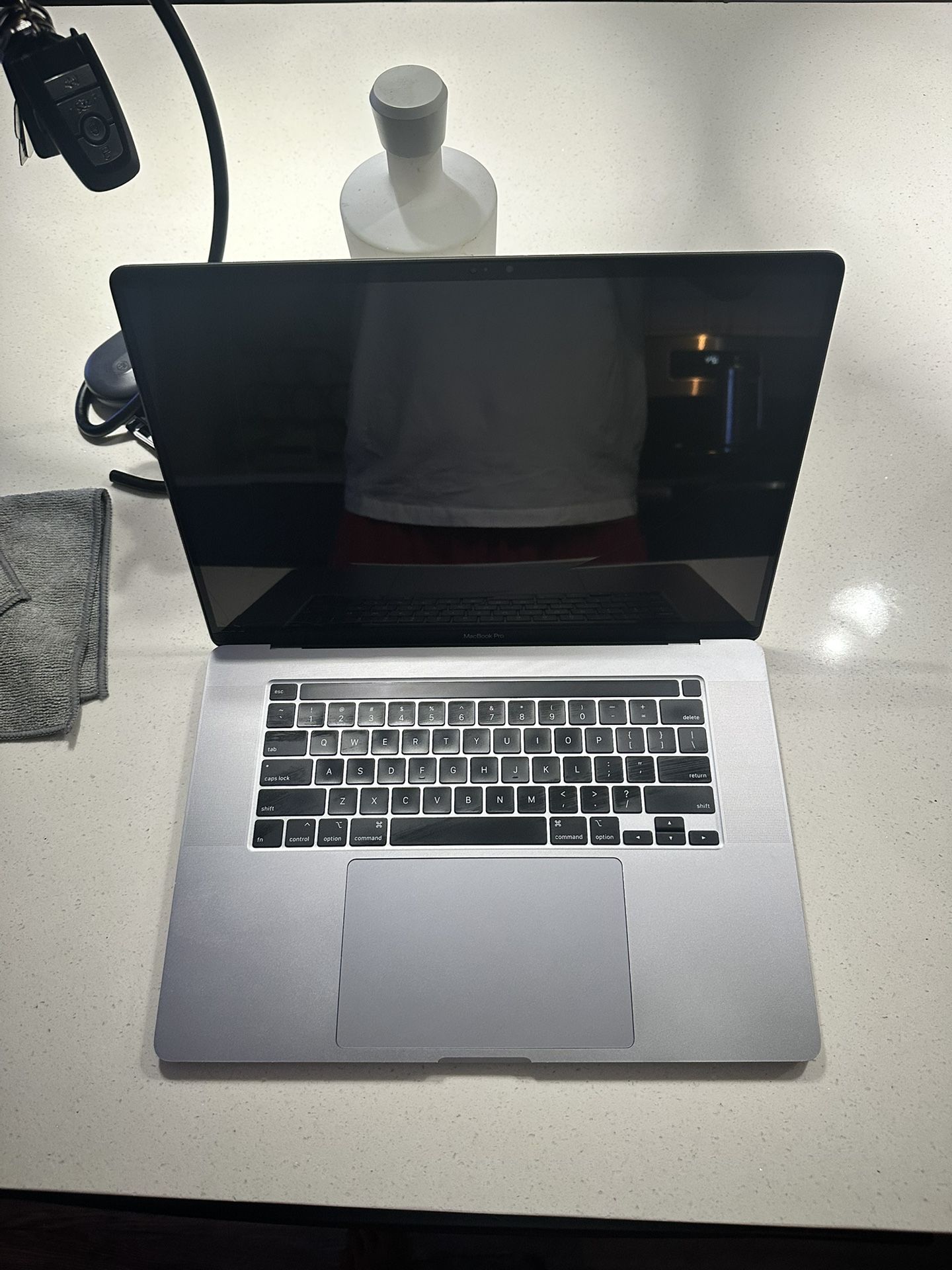 16 Inch 2019 MacBook Pro Retina Display (used Like New)