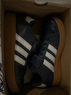 Adidas boy (size 13c)