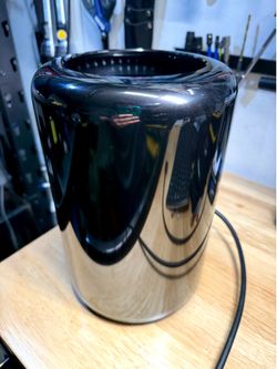 Apple Mac Pro 2013 (D700)