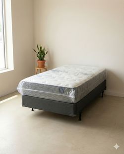 Mattress, Box Spring y Frame Twin Size / Colchón, caja y frame tamaño personal. 