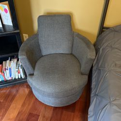 Swivel Accent Chair-$85 (Thousand Oaks)