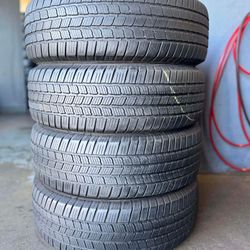 235/65/18. Michelín