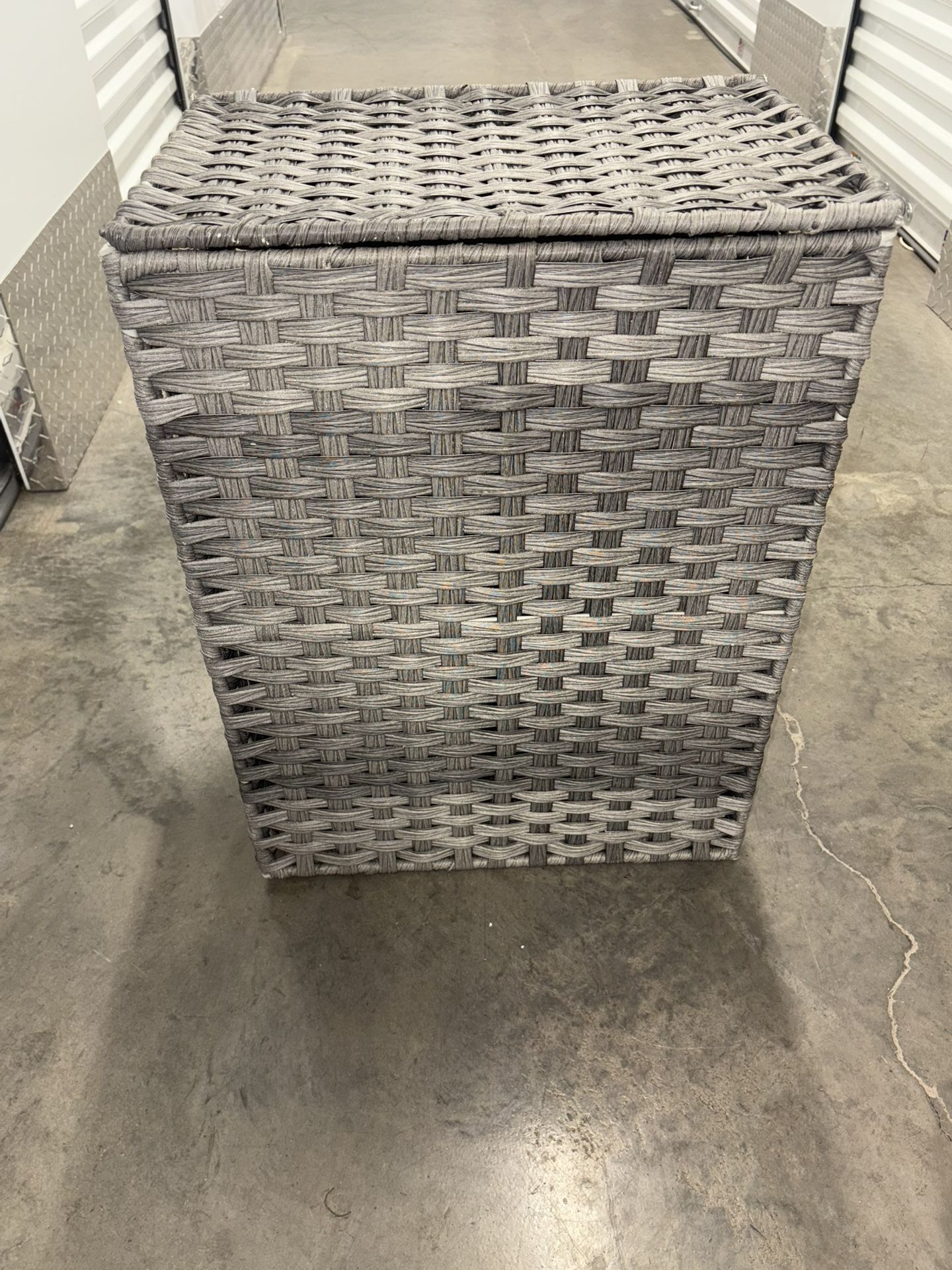 Gray Woven Storage Hamper with Lid – Stylish & Sturdy