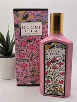 Gucci
 
Flora Gorgeous Gardenia Eau de Parfum

3.3 fl  (USED 20%)⭐️