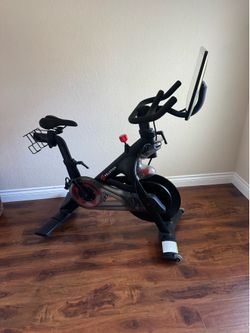 Peloton Bike + Peloton Shoes (Women’s 7.5) + Mat – Excellent Condition