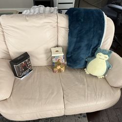 🛋️ 2 Cream Leather Loveseats – Great Condition