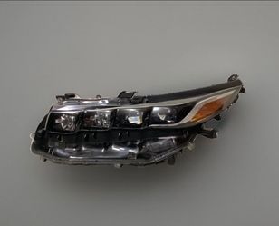 2017 2018 2019 2020 2021 2022 TOYOTA PRIUS PRIME LEFT HEADLIGHT USED OEM SHELL