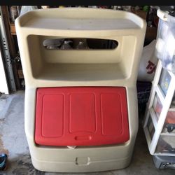 Step2 Lift and Hide Bookcase Storage Chest