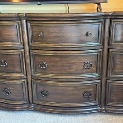 Bedroom Furniture Set