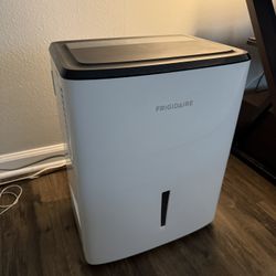 Frigidaire 22 Pint Dehumidifier (Like New) – 1,500 Sq Ft – Barely Used