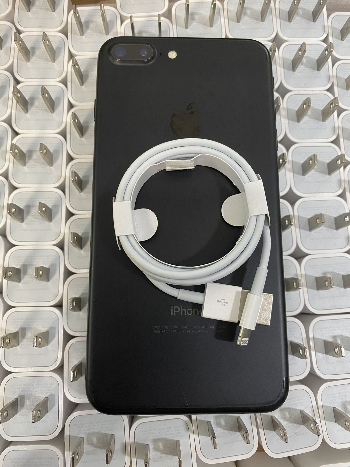 Factory unlocked apple iphone 7 plus, 128 gb store warranty