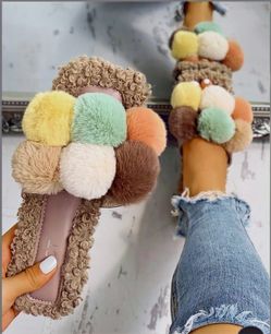 FLUFFY SANDALS (size 7)