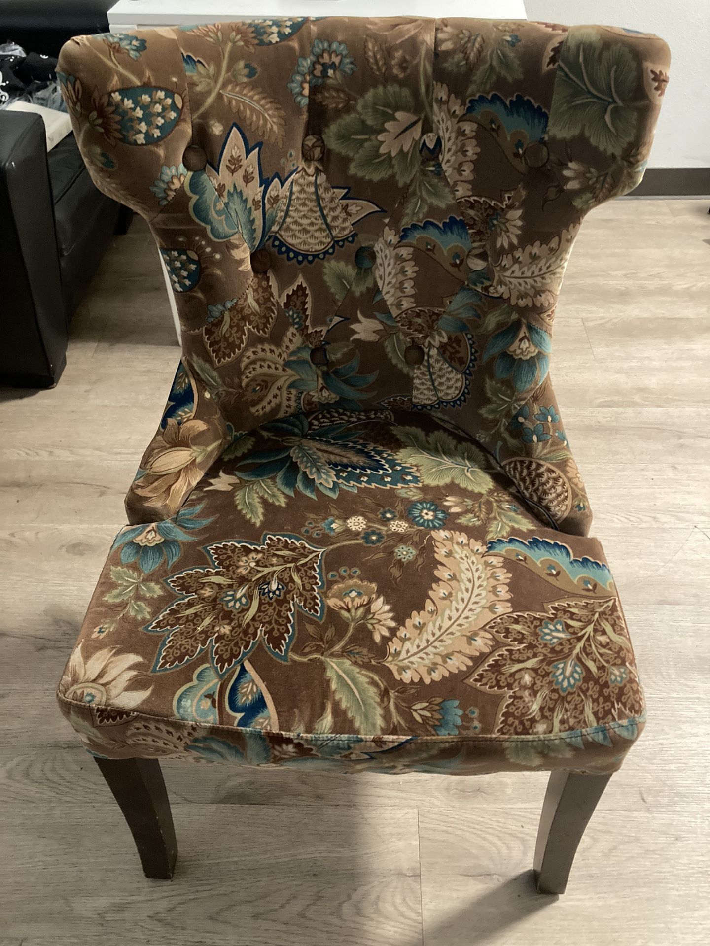 Fall Themed Cushioned Chair