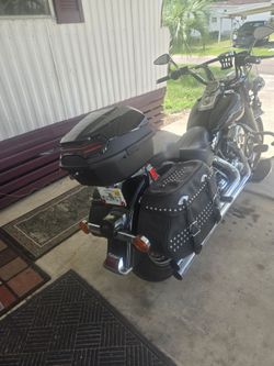 Motor cycle trunk