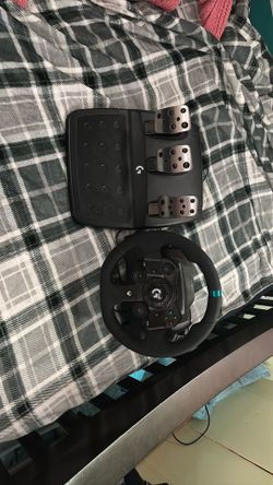 G923 Racing Wheel and Pedals for Xbox One and PC