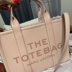 Marc Jacobs The Leather Medium Tote Bag