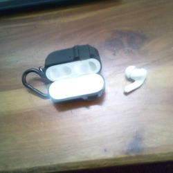 AIR Pod Pro 2 With Charging Case (Right Pod only)