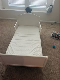 Toddler bed