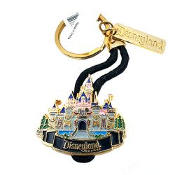 2005 Vintage Disneyland Keychain Castle  50th Anniversary Gold Enameled NWT