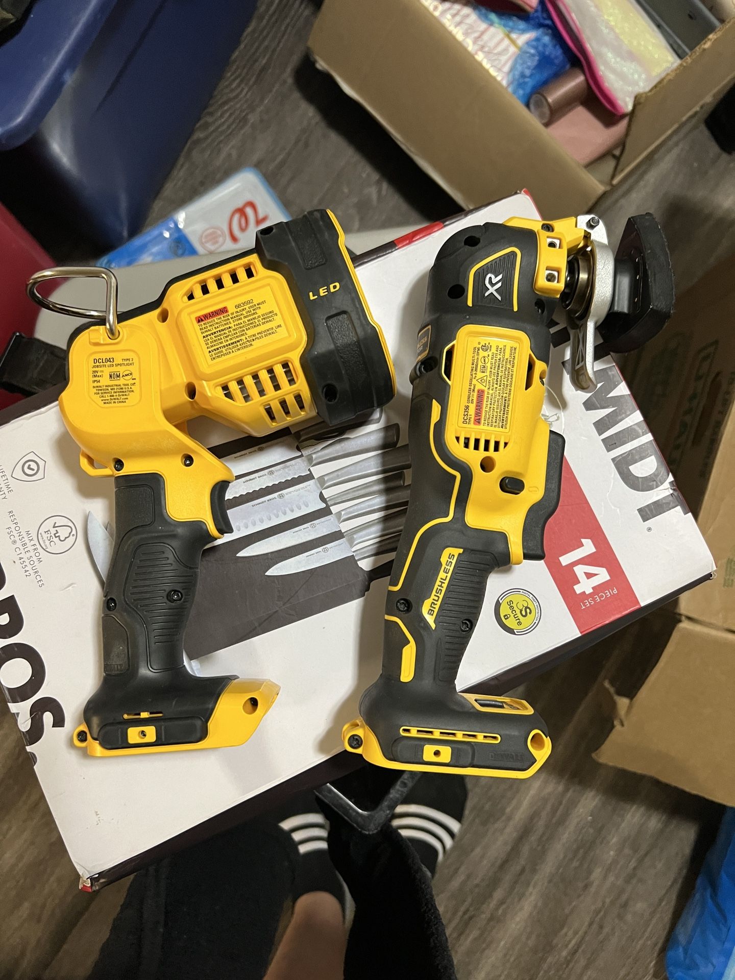 DeWalt 20V XR Oscillating Multi-tool/ DeWalt Jobsite spotlight!!