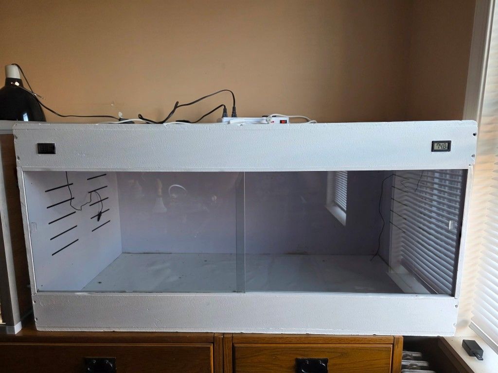 Reptile Enclosure 4x2x2 Pvc Glass Front.