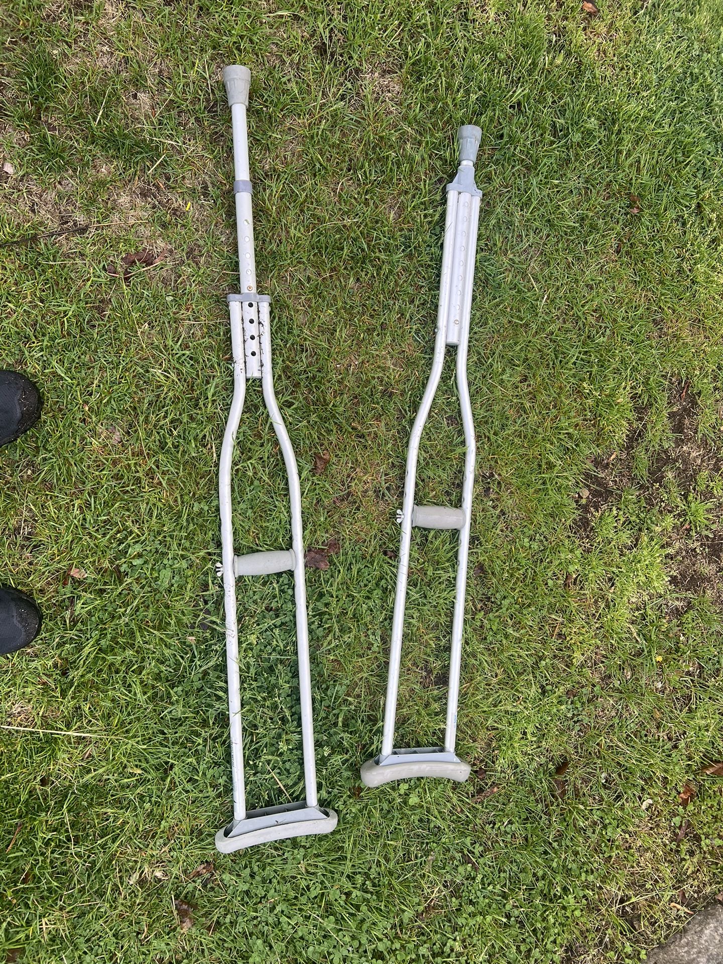 Metal crutches