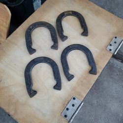 4 Horse Shoes